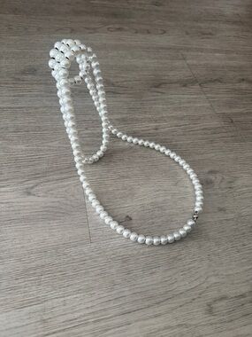 Classic White Pearl Strand Necklace - Wine holder